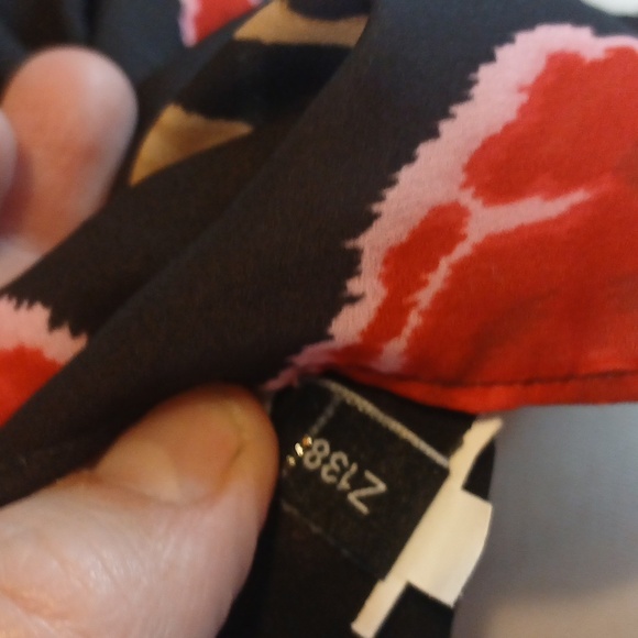 Kate Spade Hazy Rose Black Top with Red Floral Design Xs - Picture 10 of 10